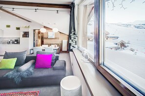 Cosy Home 2 bedrooms | Living area | IPod dock, MP3 dock