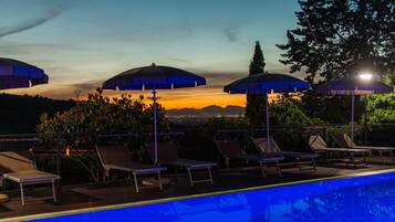 Seasonal outdoor pool, pool umbrellas, sun loungers