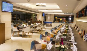 Breakfast, lunch, dinner served; international cuisine