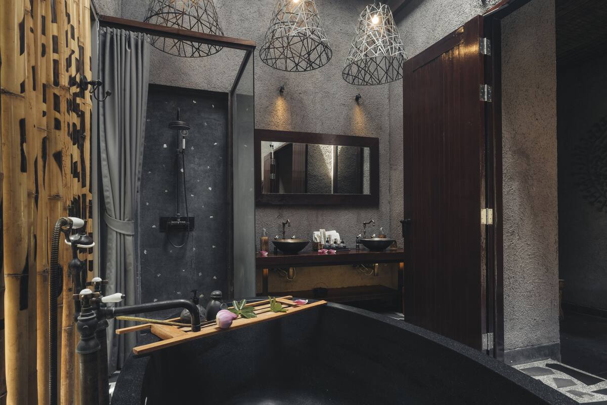 separate bathtub and shower, deep-soaking bathtub, rainfall showerhead