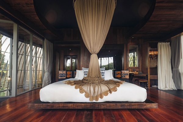 Baumhaus, eigener Pool | 1 Schlafzimmer, hochwertige Bettwaren, Minibar, Zimmersafe