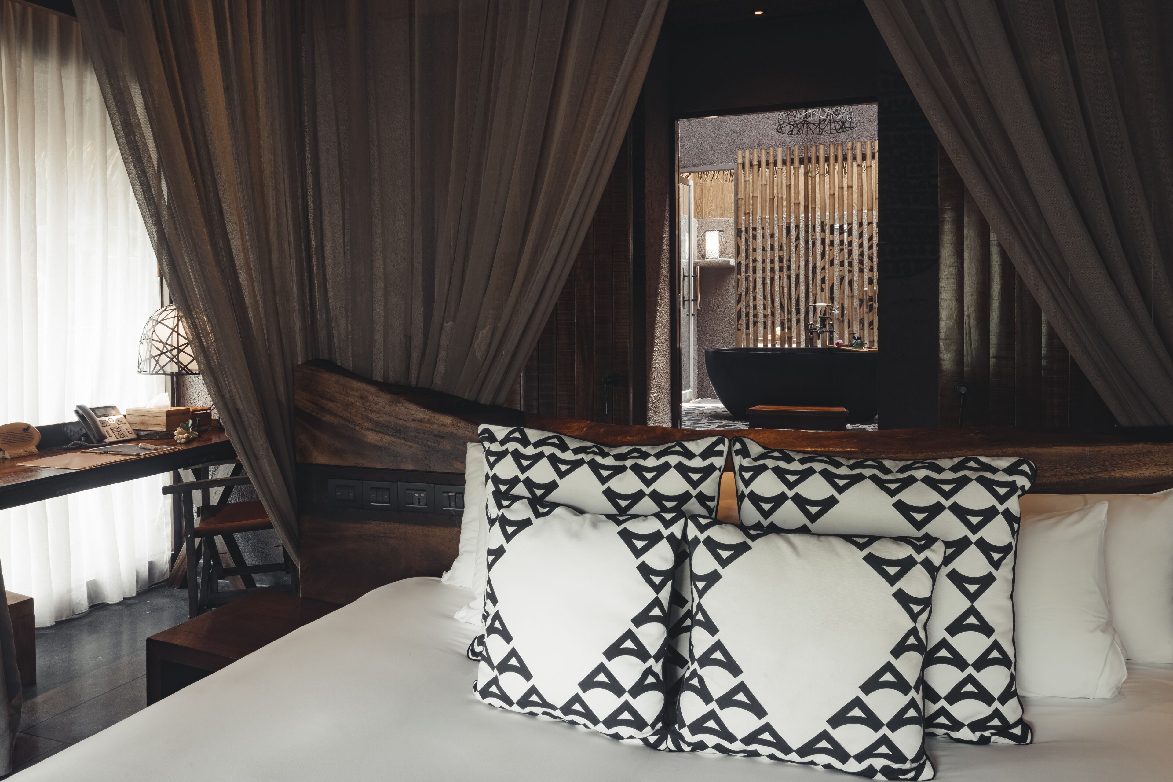 1 bedroom, premium bedding, minibar, in-room safe