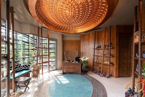 Un sauna, baño turco, tratamientos corporales, aromaterapia