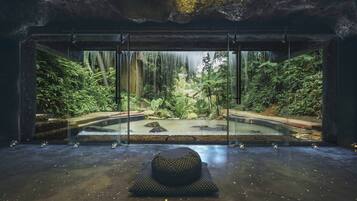 Sauna, höyrysauna, vartalohoitoja, aromaterapiaa, thai-hierontaa