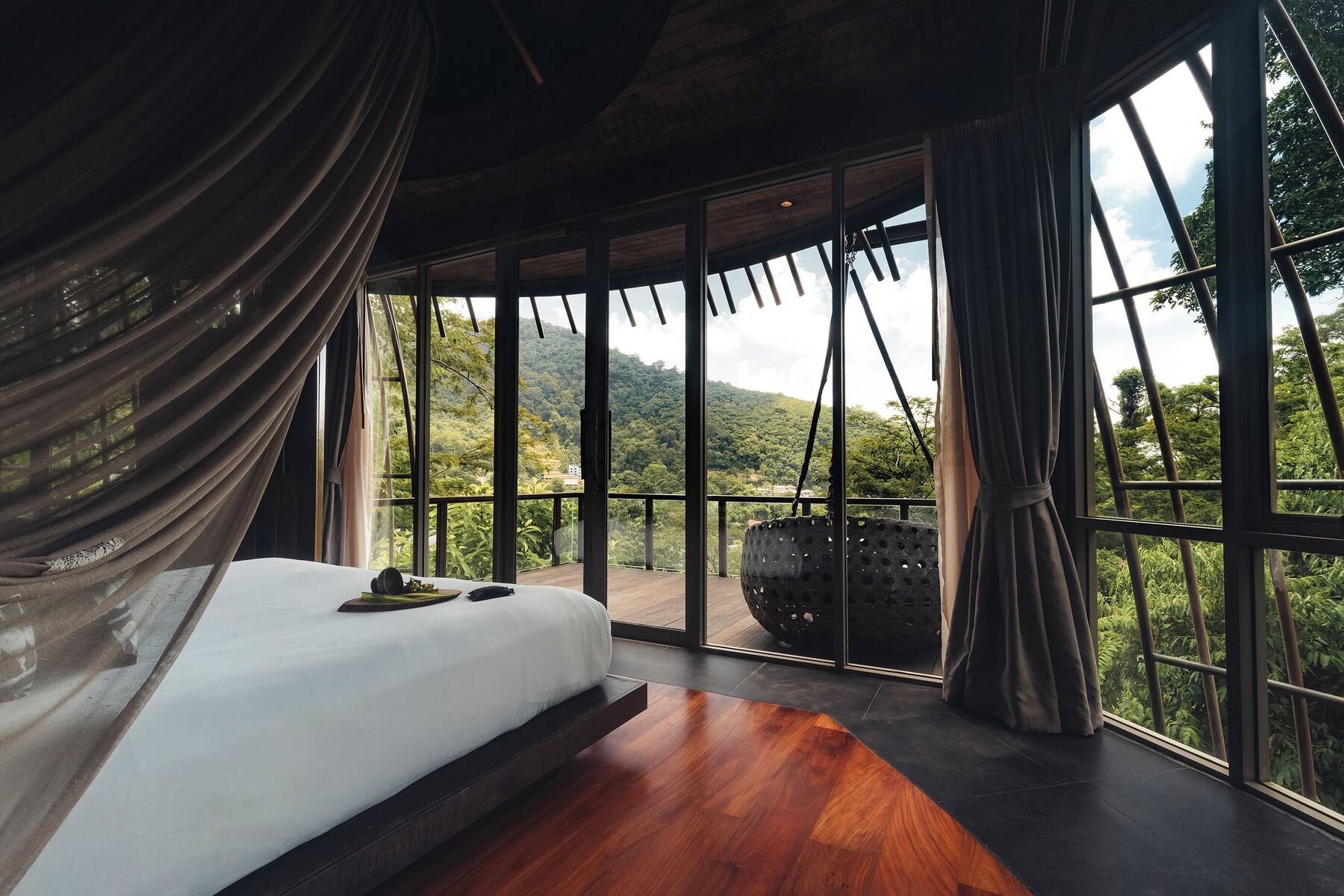 Tree Pool Houses | Premium bedding, minibar, in-room safe, soundproofing