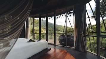 Tree House, Private Pool | Peralatan tempat tidur premium, bar mini, peti besi dalam bilik, meja 