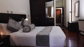 1 bedroom, premium bedding, down comforters, Select Comfort beds