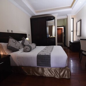 1 bedroom, premium bedding, down comforters, Select Comfort beds