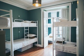 Fer et planche Ă repasser, Wi-Fi gratuit, draps fournis