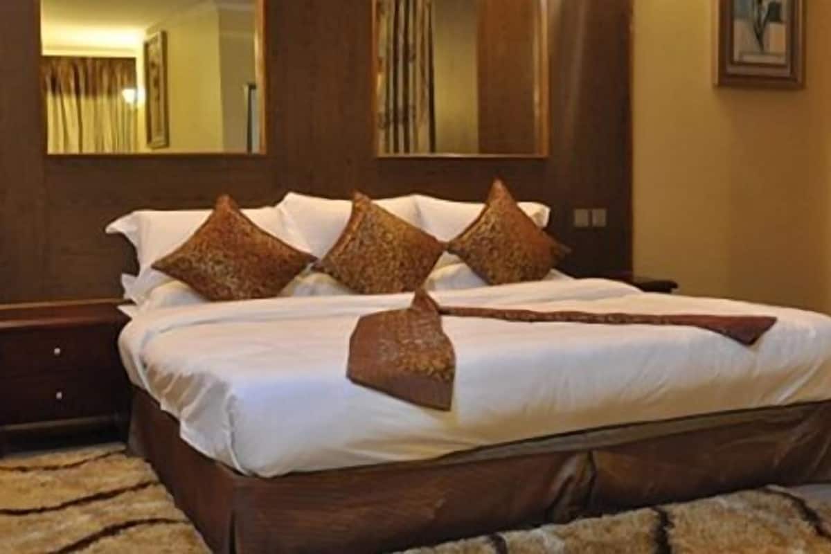 desk, soundproofing, iron/ironing board, free wired internet