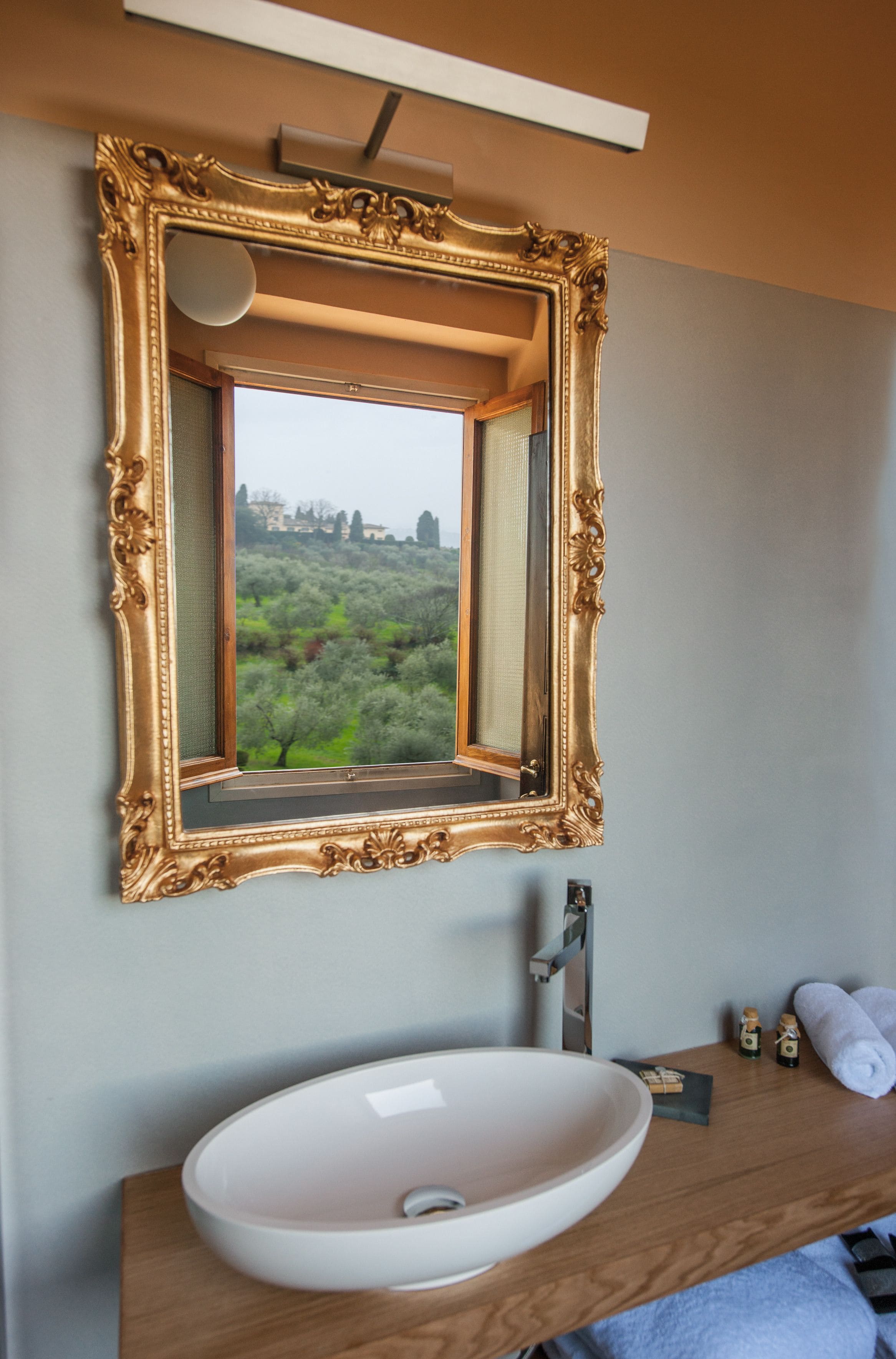 shower, rainfall showerhead, free toiletries, hair dryer