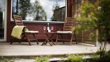 Premium bedding, individually decorated, blackout drapes