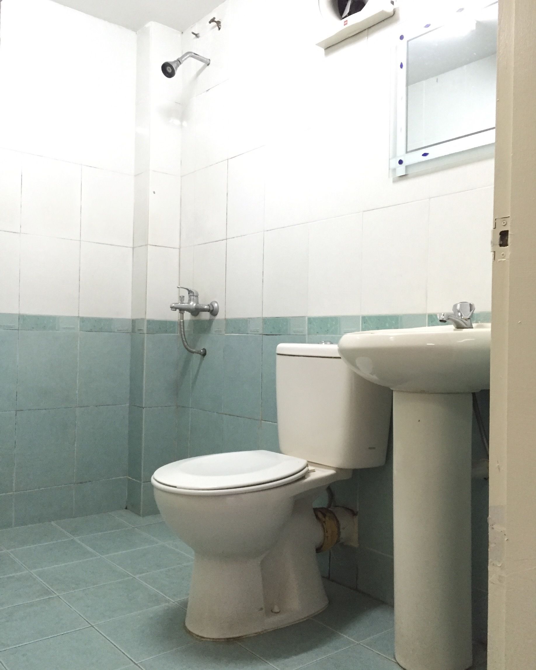 superior room | bathroom | shower, free toiletries, hair dryer, towels