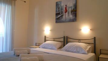 Desk, soundproofing, iron/ironing board, free WiFi