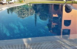 Außenpool, Liegestühle