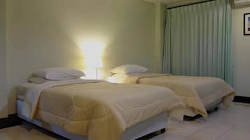Standard Twin Room | Desk, free WiFi, bed sheets