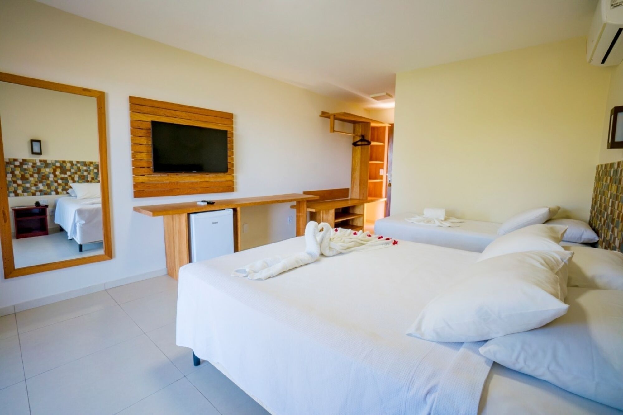 Minibar, wifi gratis y ropa de cama 