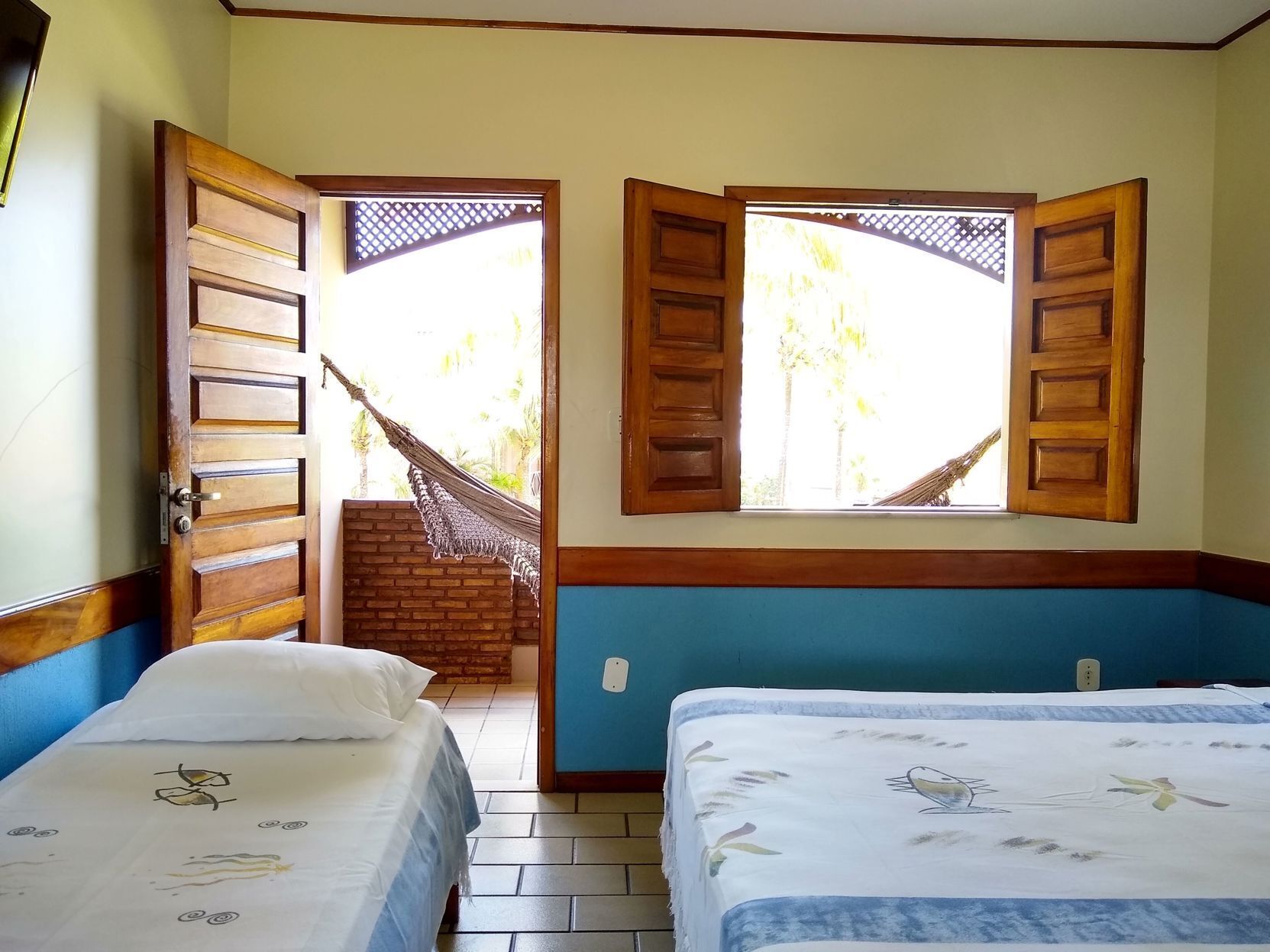 Minibar, wifi gratis y ropa de cama 