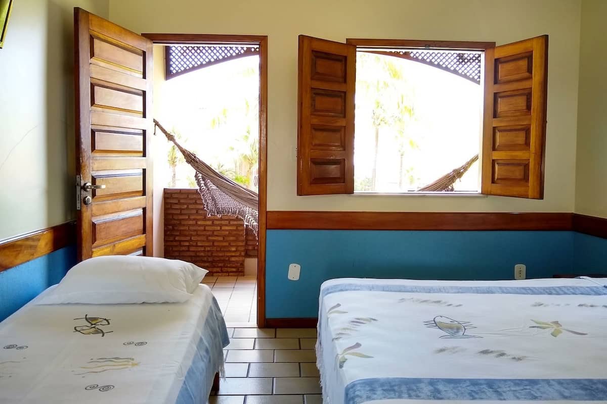 Minibar, free WiFi, bed sheets