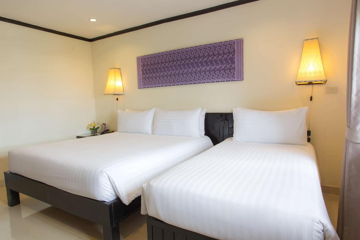Superior Room, 2 Single Beds, Balcony | Minibar, in-room safe, desk, soundproofing