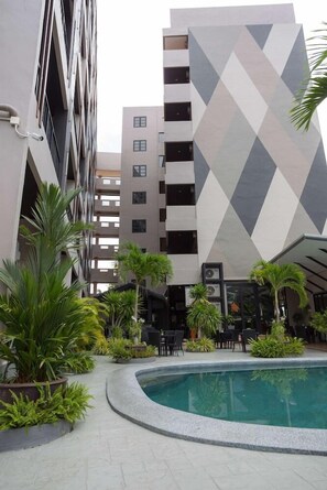 Indoor pool, 2 outdoor pools, sun loungers - Essential Pattaya (Pattaya)