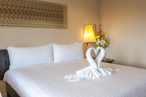 Minibar, in-room safe, desk, soundproofing - Essential Pattaya (Pattaya)