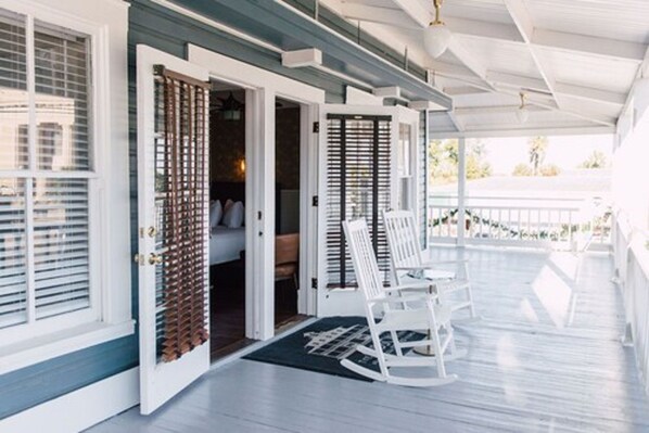 Deluxe Room, 1 King Bed, Non Smoking, Bay View | Balcony