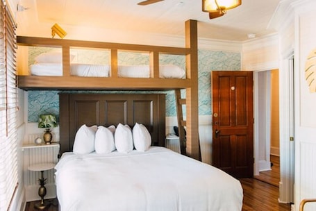 Family Room, Multiple Beds, Non Smoking