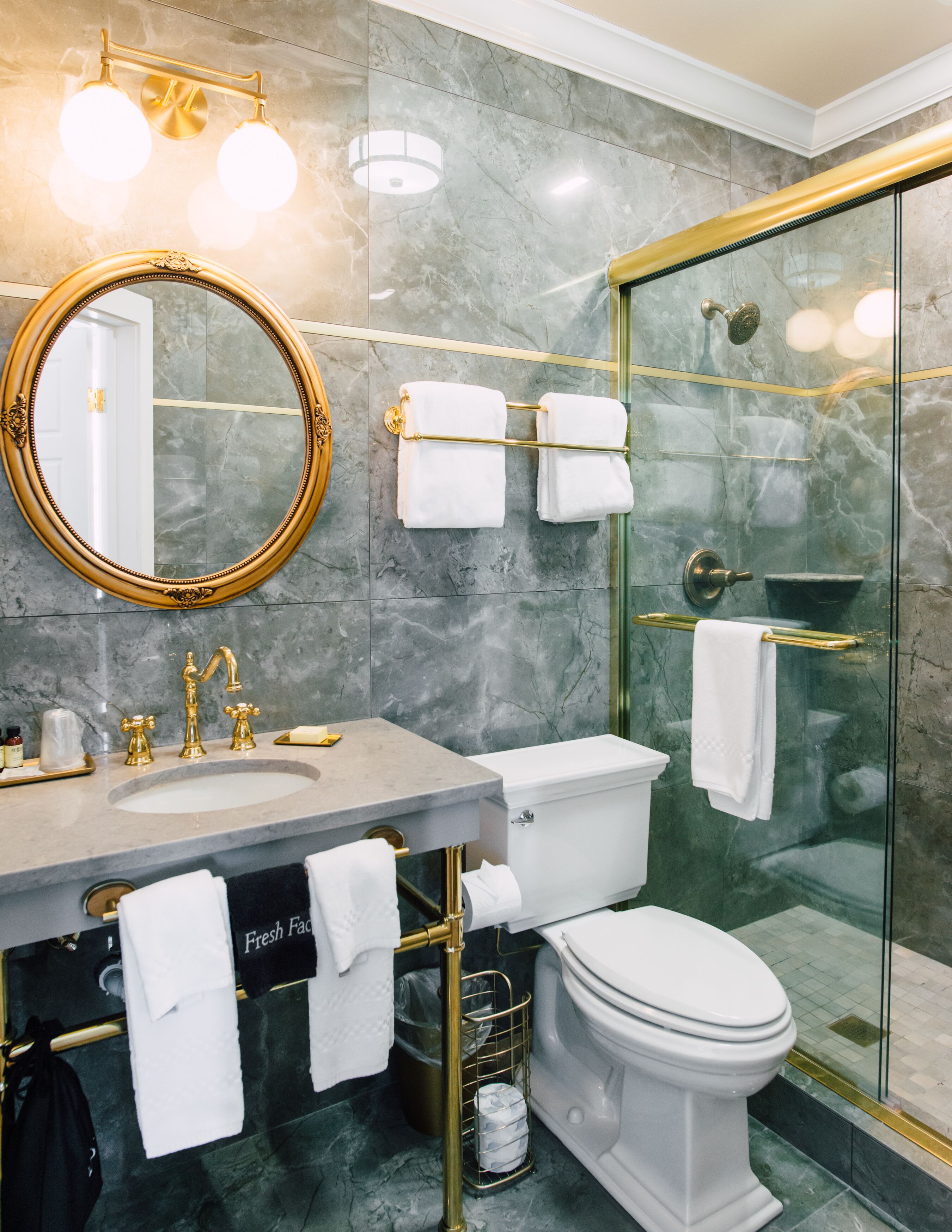 comfort room, 1 king bed, non smoking | bathroom | free toiletries, hair dryer, towels, soap