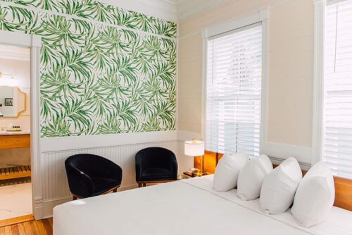 Signature Room, 1 King Bed, Non Smoking