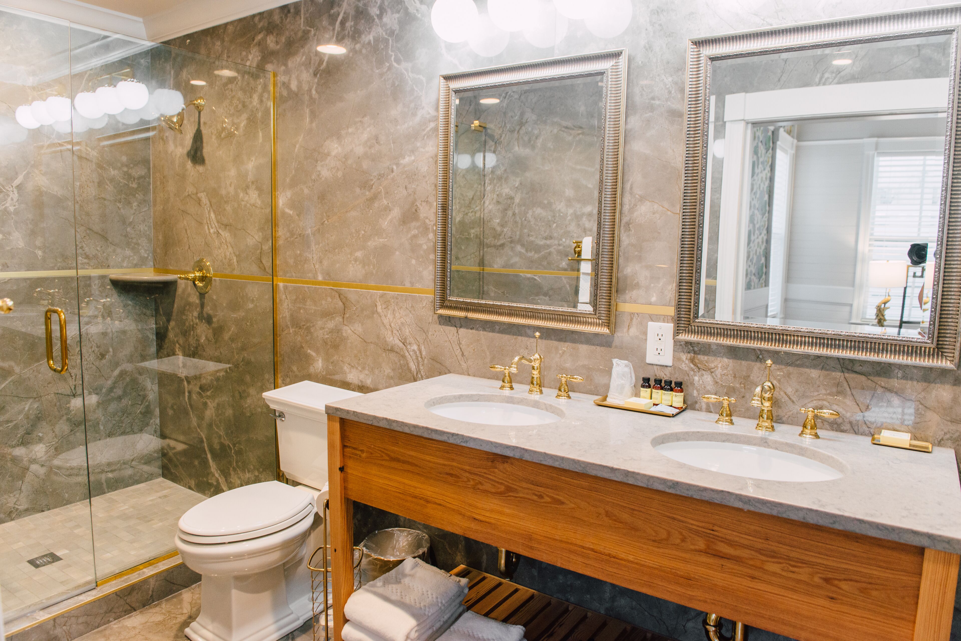 exclusive room, 1 king bed, non smoking | bathroom | free toiletries, hair dryer, towels, soap