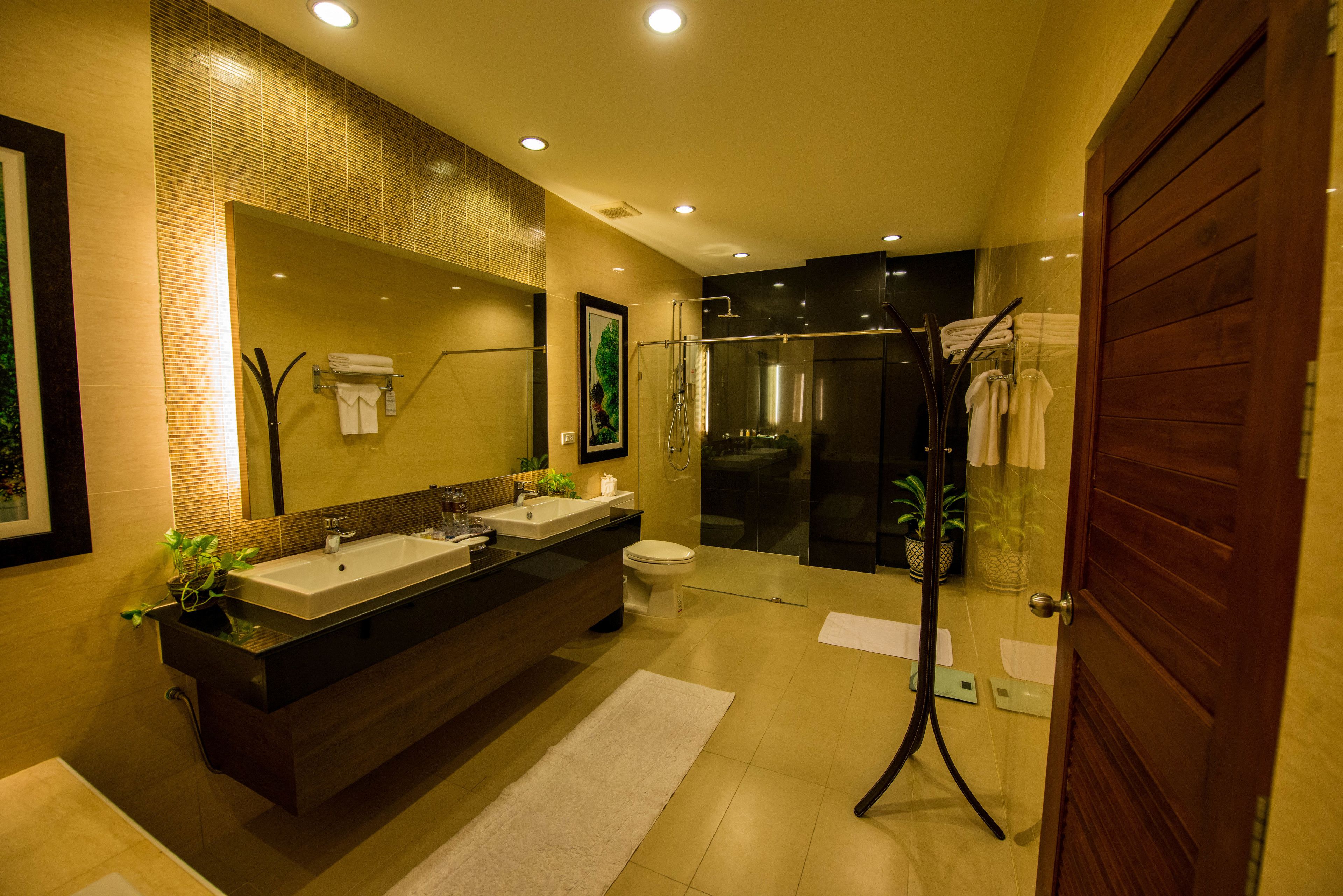junior suite | 1 bedroom, minibar, in-room safe, desk