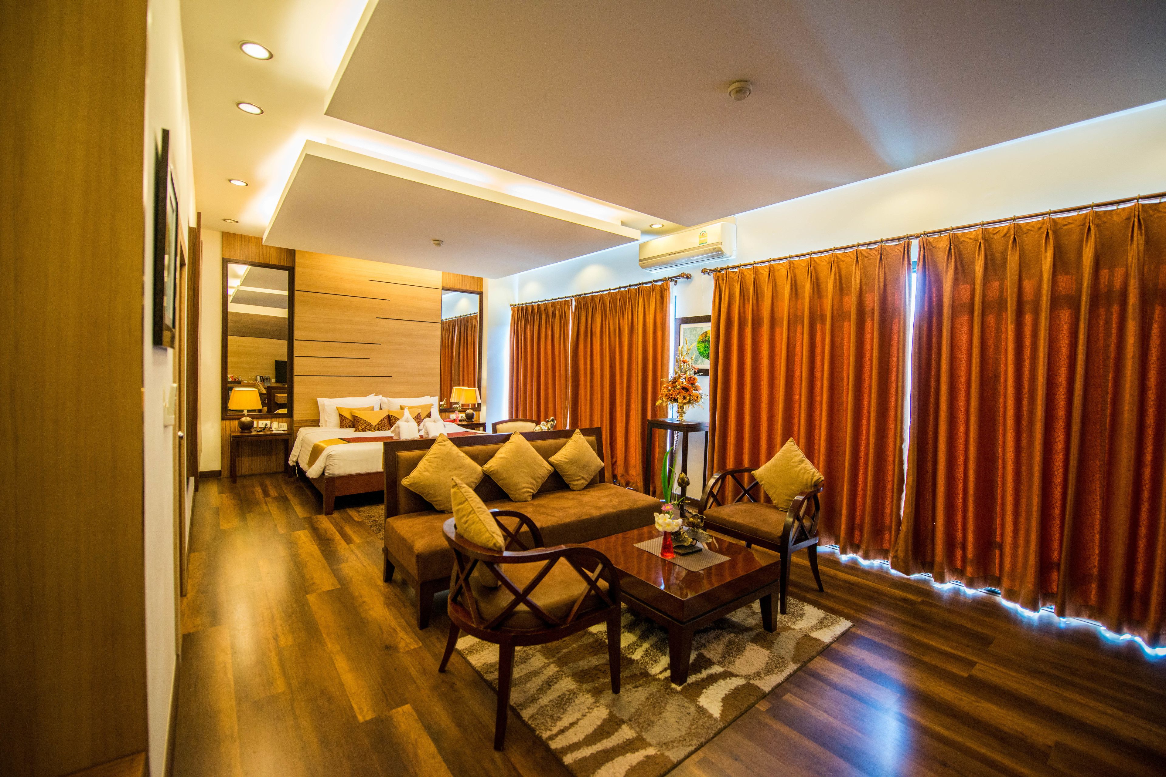 junior suite | 1 bedroom, minibar, in-room safe, desk