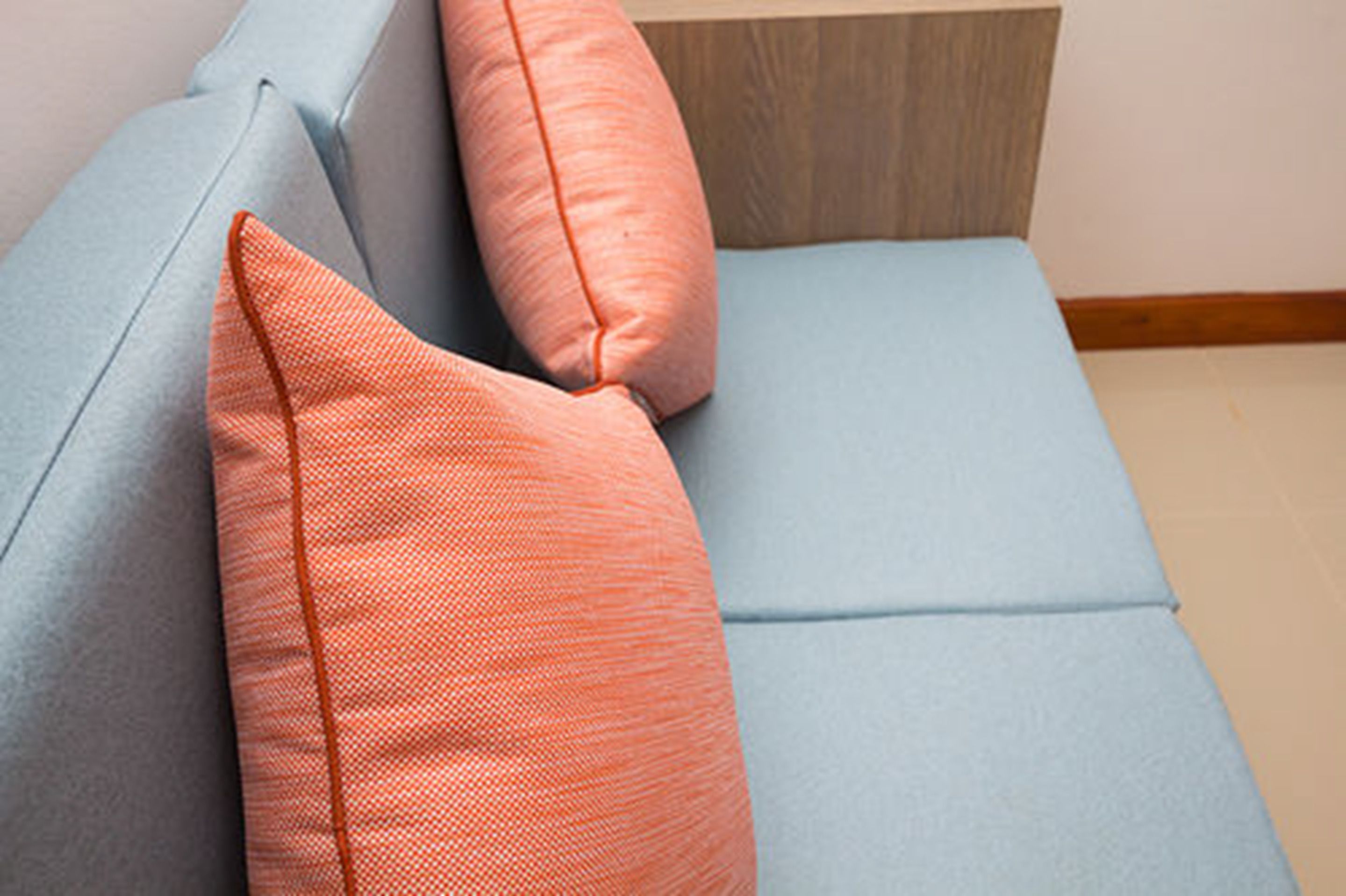 standard room / double bed | living area | 32-inch lcd tv with cable channels, tv