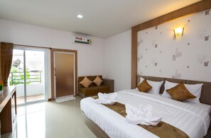 Desk, rollaway beds, free WiFi