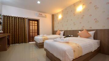 Desk, rollaway beds, free WiFi