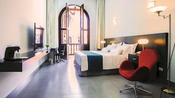 Deluxe Room, 1 King Bed | Premium bedding, minibar, desk, free cots/infant beds