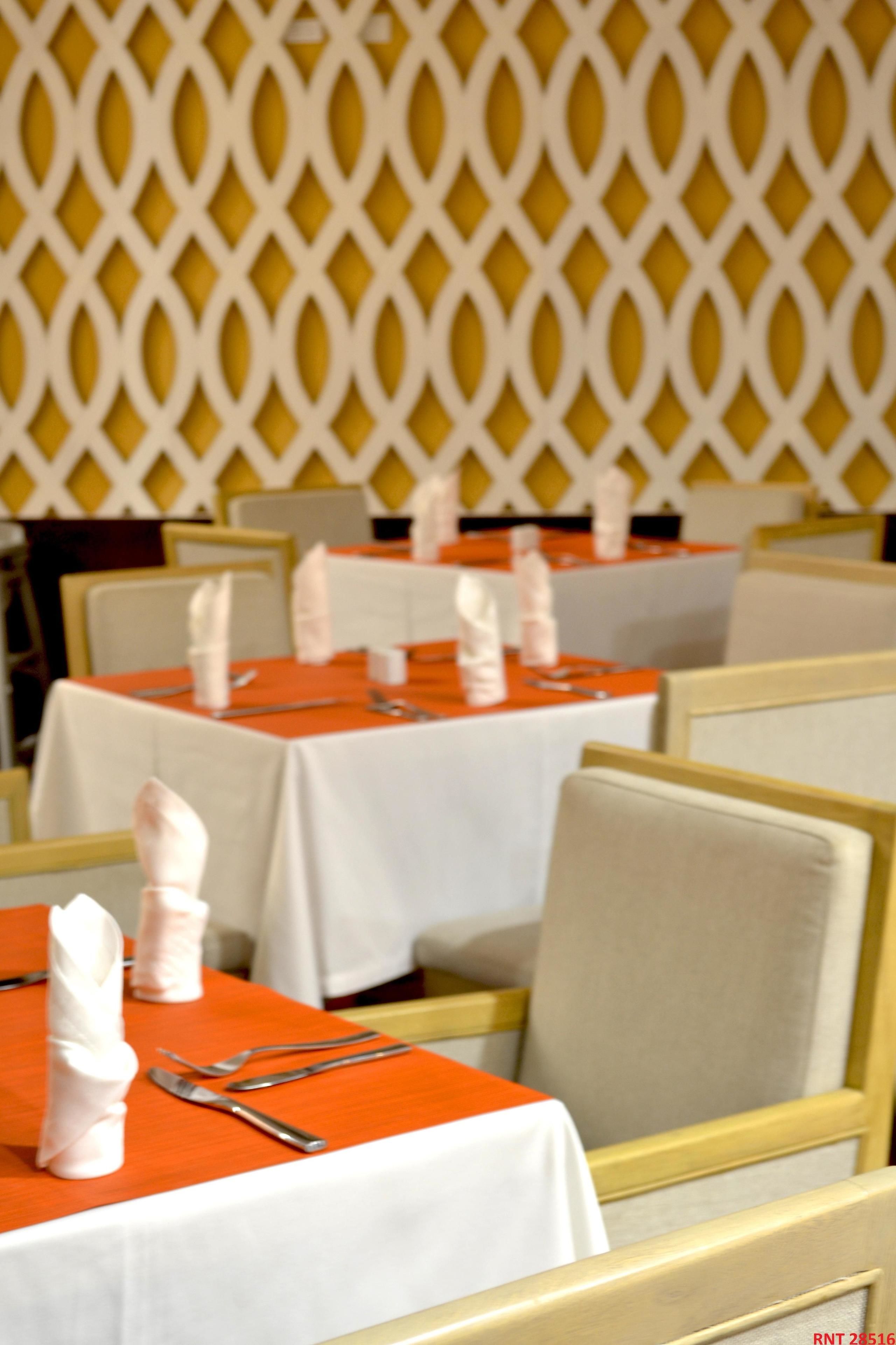 breakfast, lunch, dinner served; international cuisine