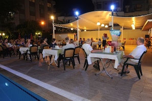 2 restaurants, breakfast, lunch, dinner served; Modern European cuisine