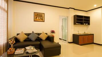 32-inch LCD TV with cable channels, TV