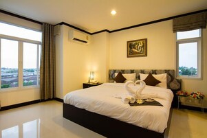 Premium bedding, minibar, desk, laptop workspace