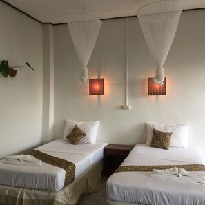 Ropa de cama de alta calidad, escritorio y cunas