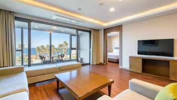 Premium bedding, down duvets, in-room safe, desk