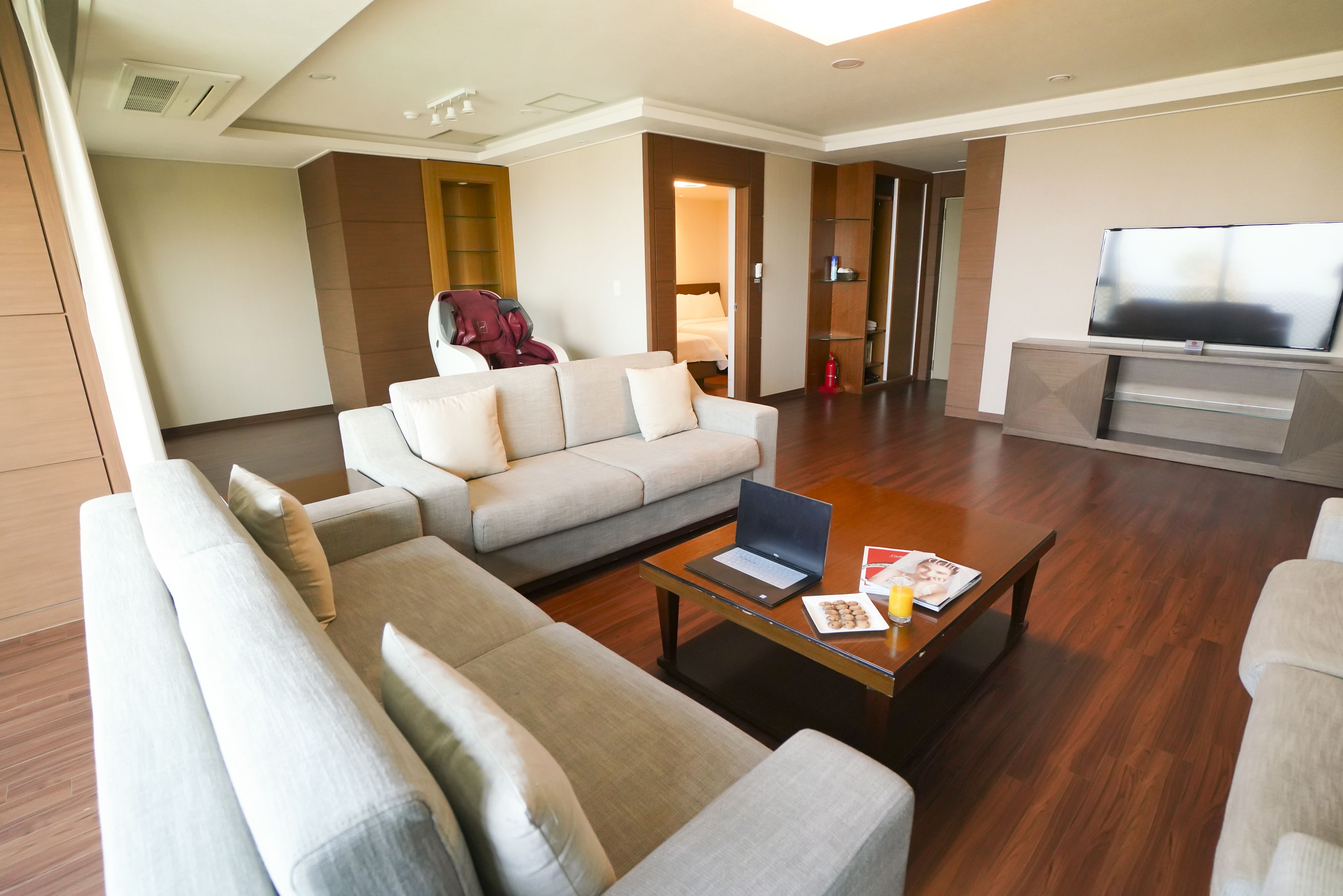 1 bedroom, premium bedding, down duvets, in-room safe