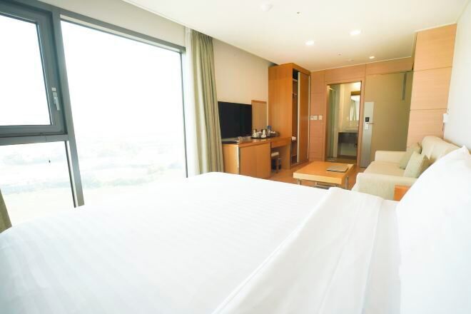 Premium bedding, down comforters, in-room safe, desk