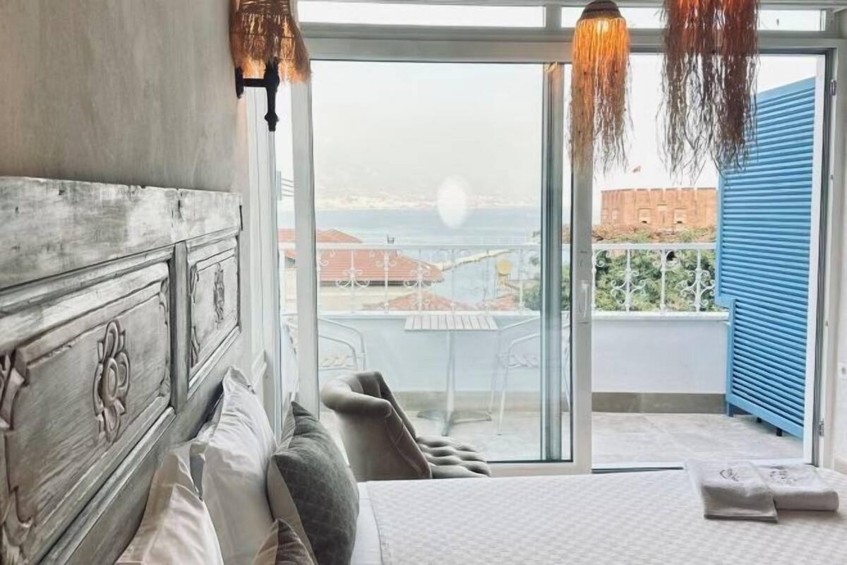 Premium bedding, minibar, in-room safe, WiFi (free)