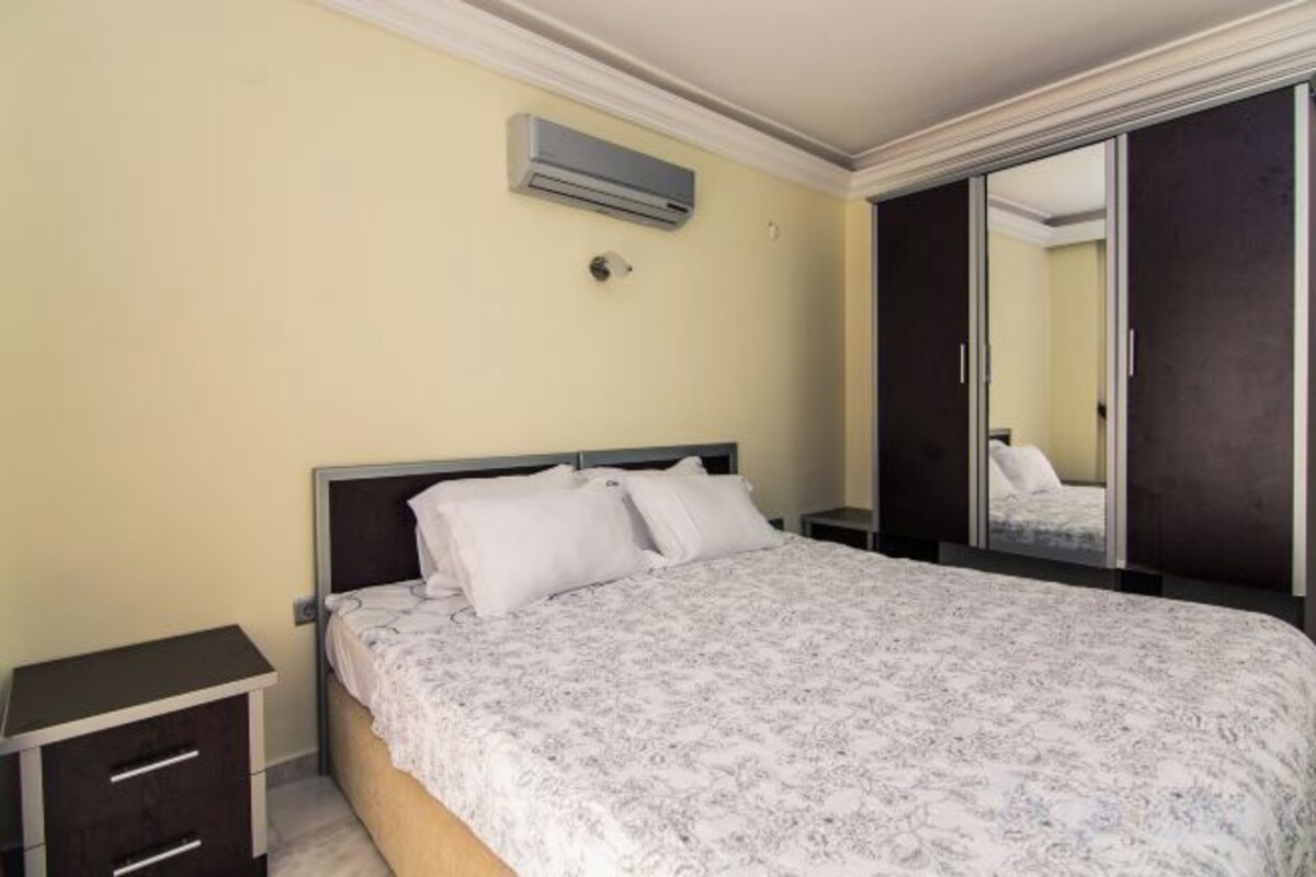 Egyptian cotton sheets, premium bedding, minibar, in-room safe
