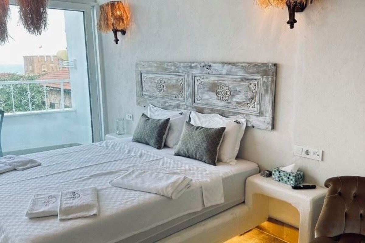 Egyptian cotton sheets, premium bedding, minibar, in-room safe