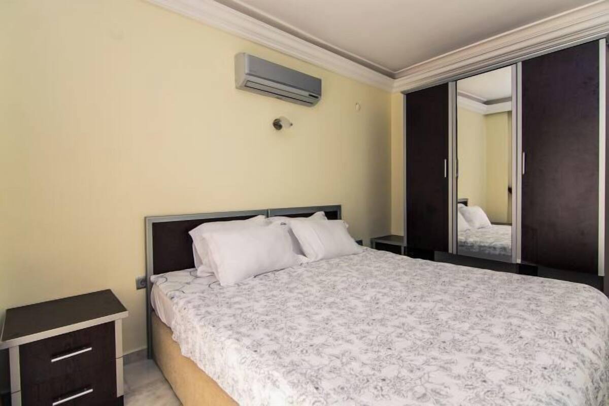 Premium bedding, minibar, in-room safe, WiFi (free)