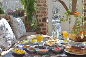 Free daily continental breakfast  - Lemon Villa Hotel - Adult Only (Alanya)